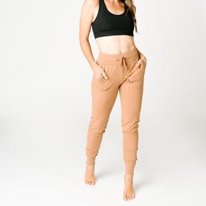 Zyia Camel Ascend Joggers L